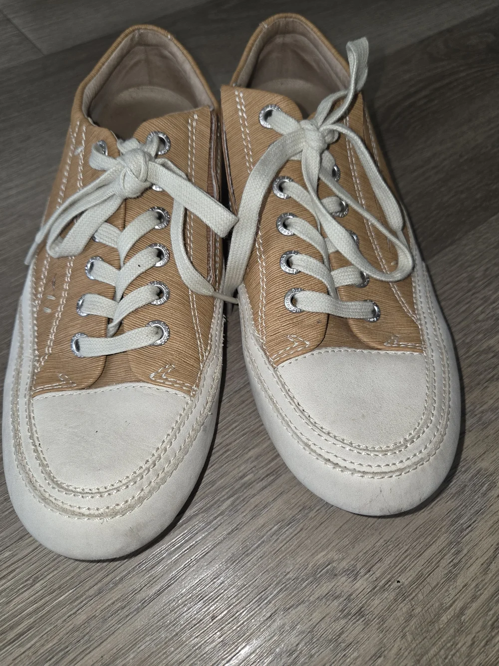 Bussola women's Tan Canvas Sneakers